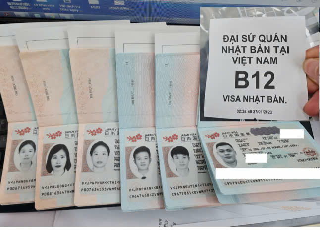 Kỹ sư làm việc trong môi trường chuyên nghiệp